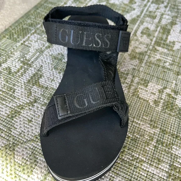 Guess black multi fabric size 8 NWOT - Picture 6 of 6